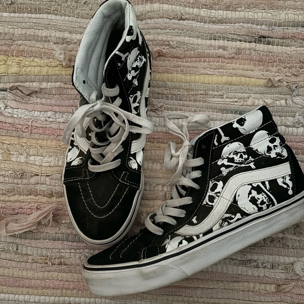 Women’s skull vans